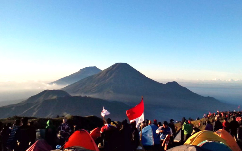 Gunung yang sering Dijadikan Lokasi Upacara 17 Agustus - Gunung Prau, Dataran Tinggi Dieng