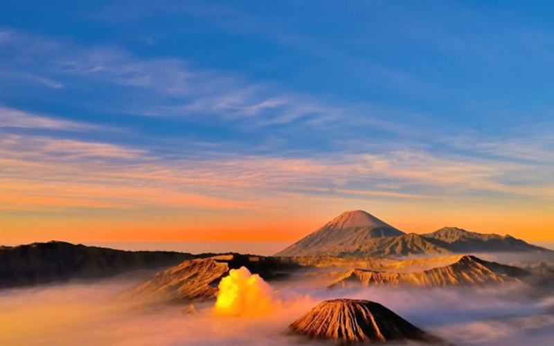 September: Menyaksikan Indahnya Sunrise di Bromo