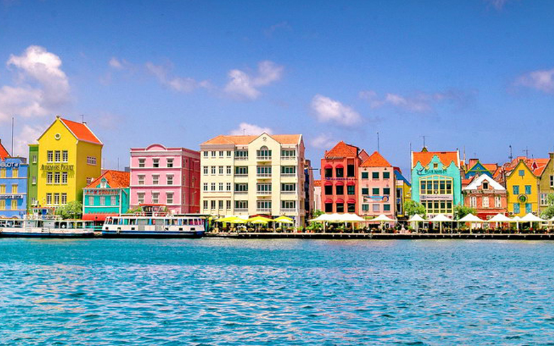 Willemstad, Curacao yang Penuh Warna Pastel